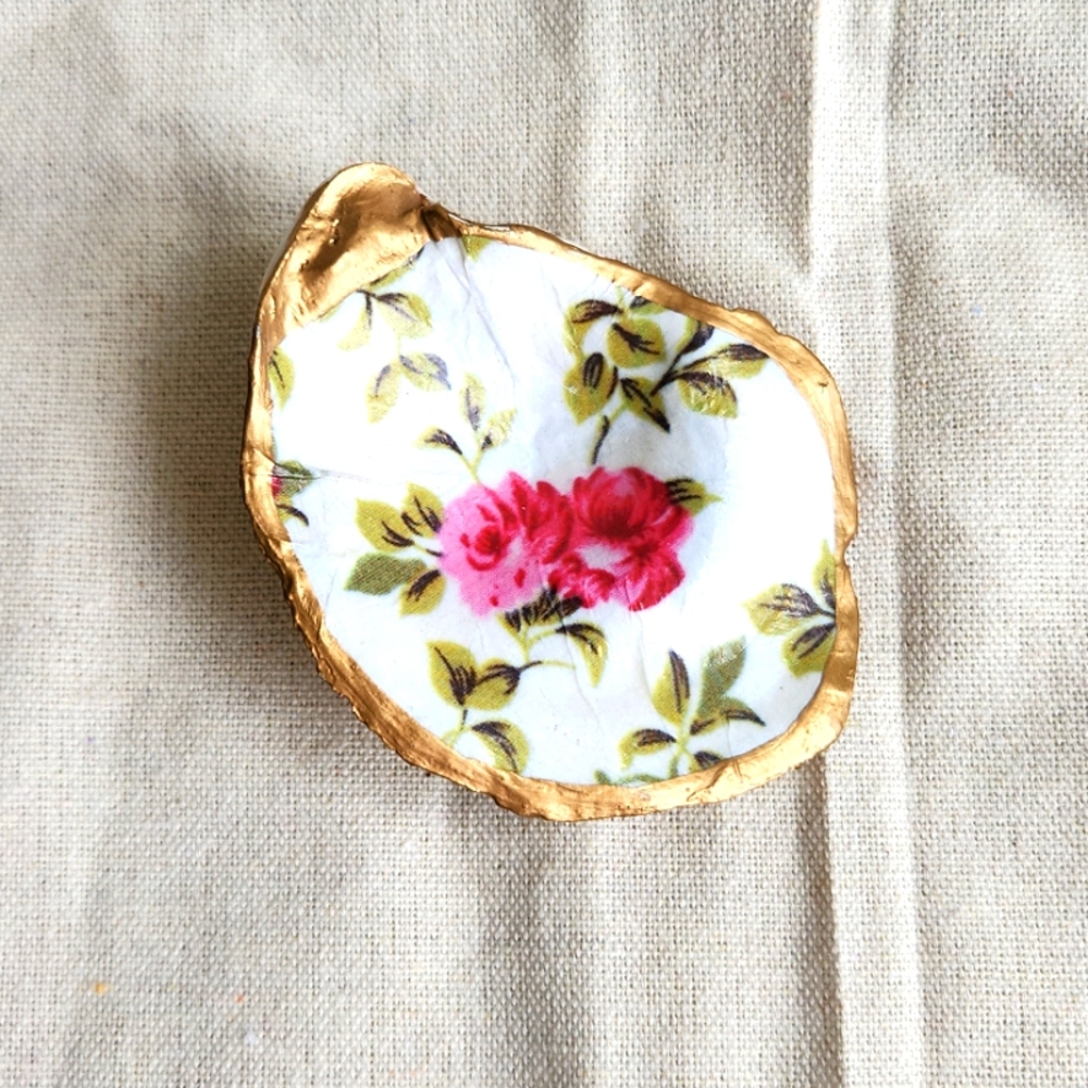 Floral Oyster Shell Dish with Gold Trim